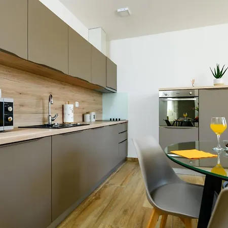 Apartment Dora *