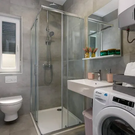 Dora Apartment *