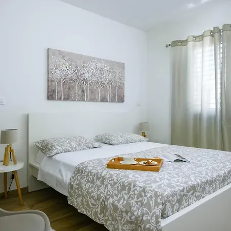 Dora Apartment