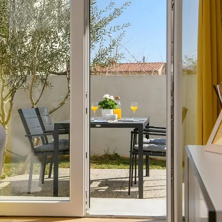 Dora Апартаменти *