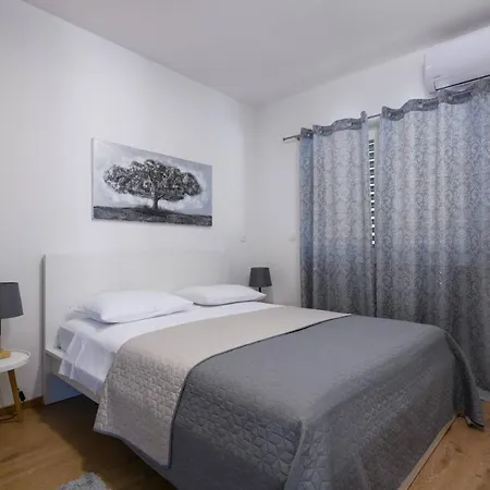 Dora Apartment