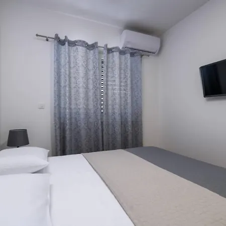 Apartment Dora