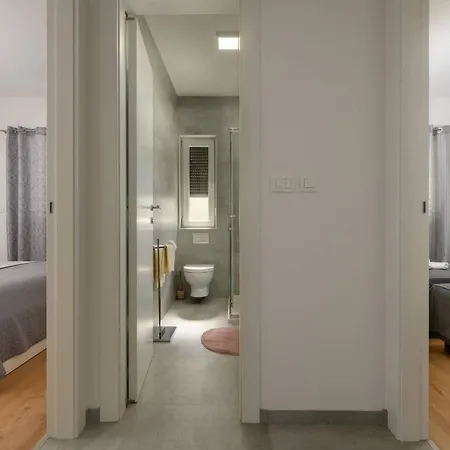 Dora Apartment *