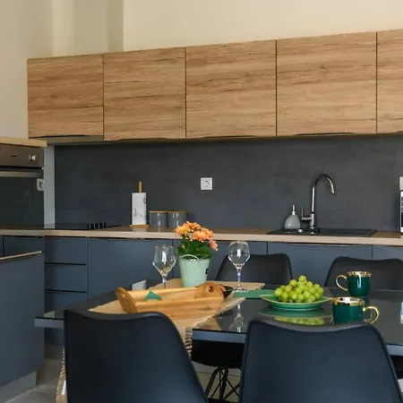 Апартаменти Dora *