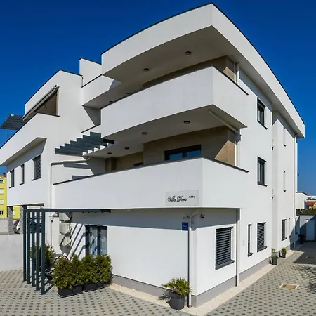 Apartment Dora *