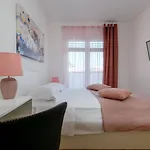 Dora דירה *